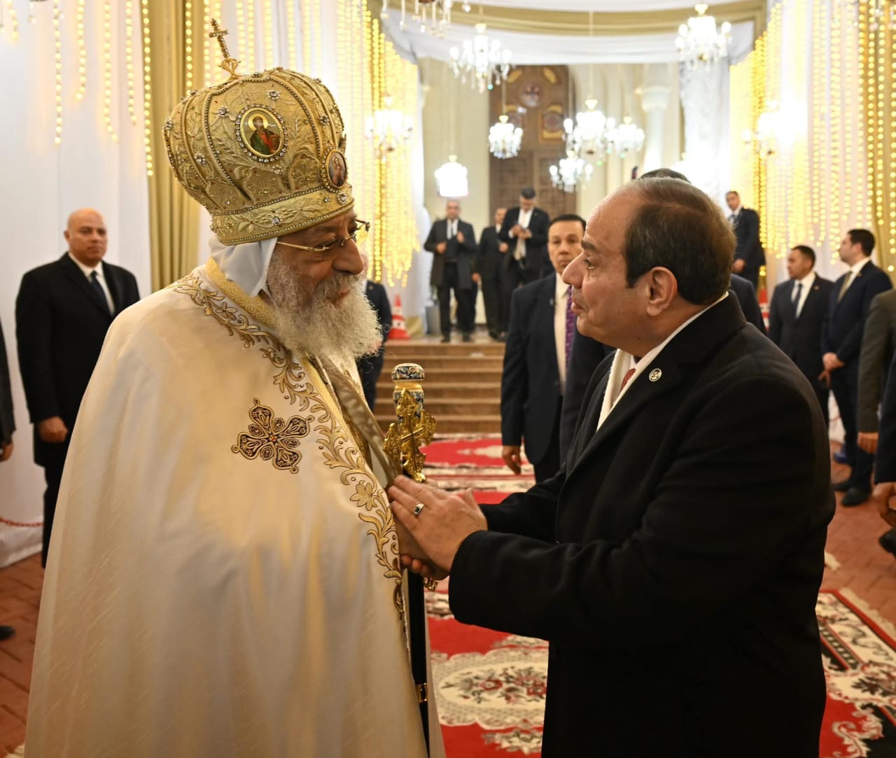 الرئيس السيسي يطمئن هاتفيا على صحة البابا تواضروس بعد جراحة بالكلى