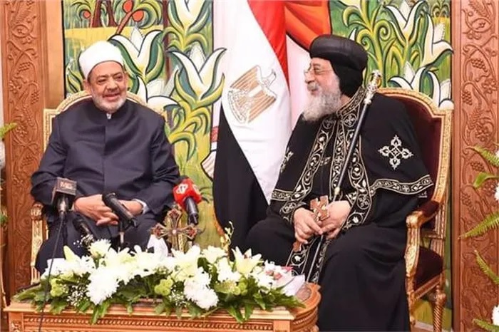 شيخ الأزهر يجري اتصالًا هاتفيًا بالبابا تواضروس للاطمئنان على صحته

