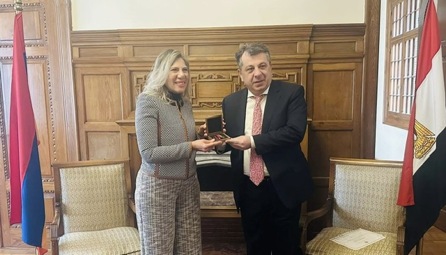 أرمينيا تمنح السفيرة المصرية السابقة سيريناد جميل وسام الشرف تقديرًا لدورها في تعزيز العلاقات الثنائية