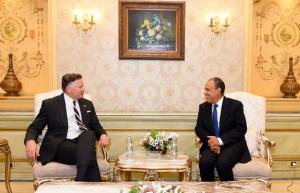 وزير الخارجية يبحث مع نائب نظيره الأمريكي سبل تعزيز الشراكة الاستراتيجية ومناقشة القضايا الإقليمية