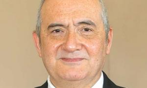 تجديد التكليف لرئيس هيئة المستشفيات والمعاهد التعليمية
