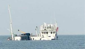 قناة السويس عن جنوح السفينة FENER: خارج نطاق المجرى الملاحي.. ولم نتلقَ طلبًا للتدخل

