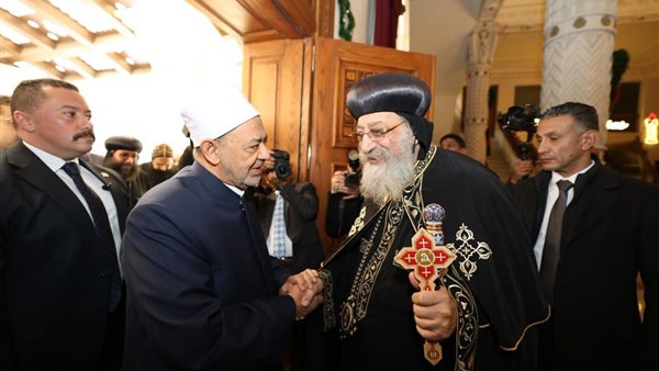 شيخ الأزهر خلال تهنئة البابا تواضروس بعيد الميلاد: العالم فقد عقله وحكمته وهذا نذير خطير