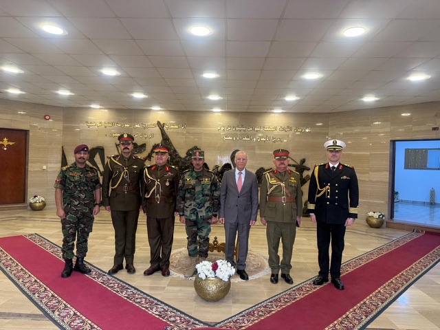 سفير العراق يُشاركُ القوّاتِ المظلّيّةَ العراقيّةَ احتفالاتِ الذكرى الـ105 لعيدِ الجيش