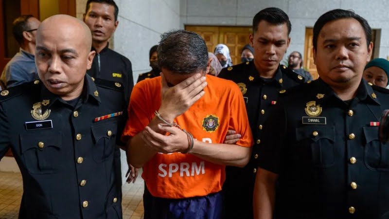 فضيحة فساد تهز ماليزيا: توقيف القائد العسكري السابق وزوجتيه