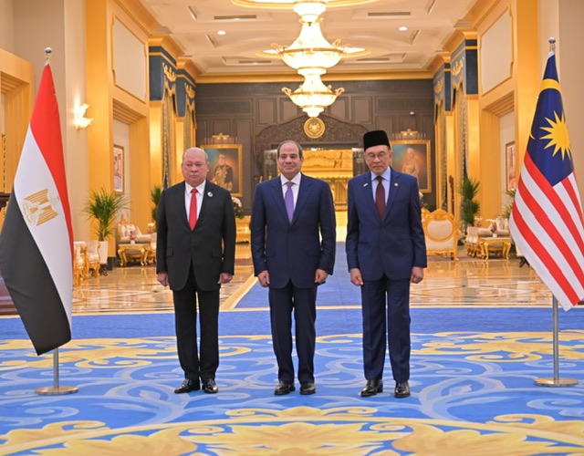 الرئيس السيسي وأنور إبراهيم يشهدان توقيع مذكرات تفاهم لتعزيز العلاقات المصرية - الماليزية