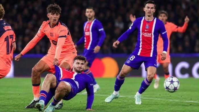 باريس سان جيرمان يُسقط برشلونة برباعية مثيرة في دوري أبطال أوروبا