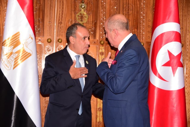 وزير الخارجية يلتقي نظيره التونسي علي هامش الاجتماع الوزاري حول ليبيا