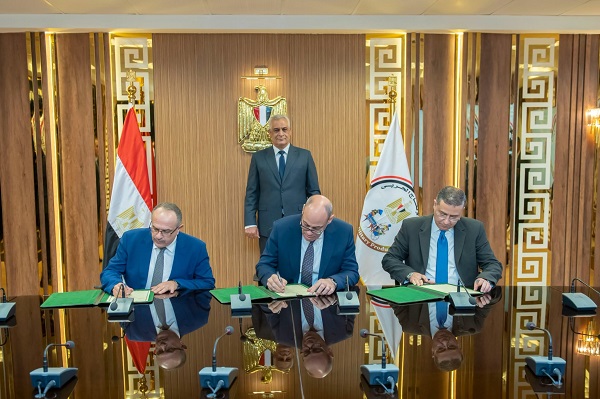الإنتاج الحربي والمقاولون العرب يوقعان مذكرتي تفاهم لتعزيز التصنيع المشترك والتعاون والتسويقي في أفريقيا