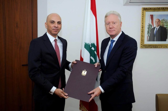 سفير مصر لدي بيروت يبحث مع وزير الخارجية اللبناني تعزيز العلاقات ودعم الاستقرار