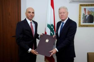 سفير مصر لدي بيروت يبحث مع وزير الخارجية اللبناني تعزيز العلاقات ودعم الاستقرار