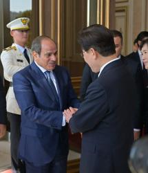 الرئيس السيسي يغادر سول متوجهاً إلى كوالالمبور في مستهل زيارة دولة إلى ماليزيا