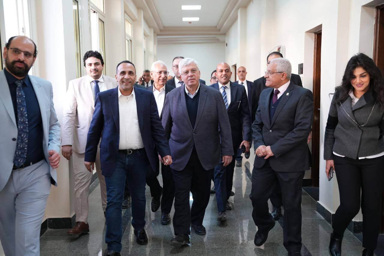 وزير التعليم العالي يتفقد جامعة اللوتس بالمنيا