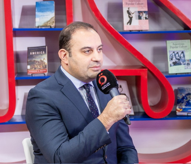 القائم بأعمال نائب رئيس البعثة الأمريكية: معرض الكتاب منصة مهمة لتعزيز العلاقات الثقافية مع مصر
