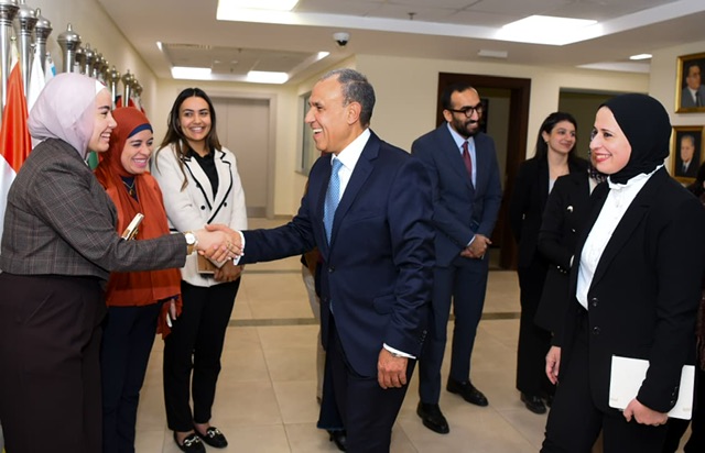 وزير الخارجية يتفقد التعاون الدولي ويؤكد على تكامل الملفات السياسية والاقتصادية