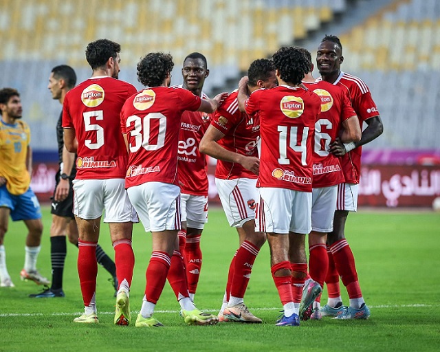 الأهلي يفوز على الإسماعيلي بثنائية نظيفة في الدوري المصري 