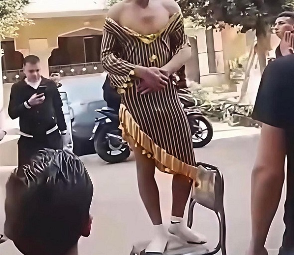 إحالة 6 متهمين للمحاكمة الجنائية في واقعة إجبار شاب على ارتداء ملابس نسائية ببنها