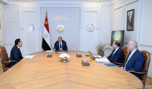 الرئيس السيسي يوجّه بإطلاق حزمة دعم نقدي للفئات الأولى بالرعاية وصرف مرتبات فبراير قبل رمضان