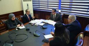 وزير الصحة يوجه بتسريع توريد مفاصل الركبة والحوض لإنهاء قوائم انتظار جراحات تغيير المفاصل

