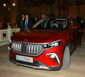 الرئيس أردوغان يُهدي الرئيس السيسي سيارة كهربائية خلال اجتماع مجلس التعاون الاستراتيجي