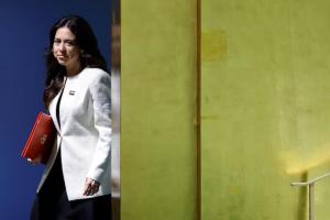 وزيرة إماراتية: ينبغي الفصل بين الحملة ضد إيران وتصرفاتها الفجة تجاه دول الخليج والأردن