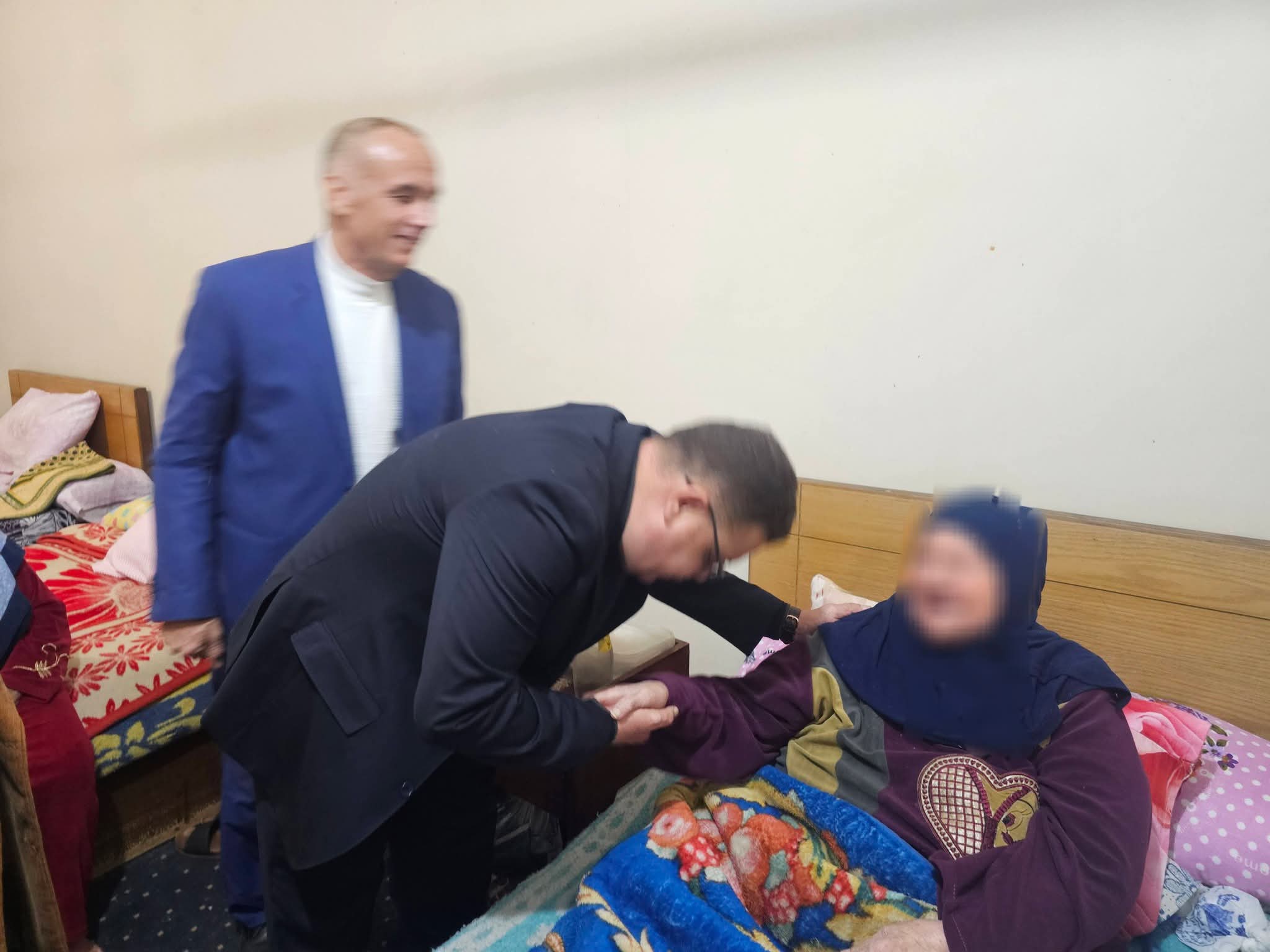 «البديوي» يشارك نزلاء دار مسنين بالبدرشين مائدة الإفطار
