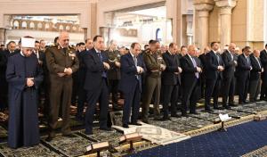 بالصور..السيسي يؤدي صلاة عيد الفطر بالعاصمة الجديدة ويفتتح مونوريل شرق النيل والنهر الأخضر 