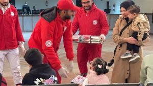 الهلال الأحمر المصري يستأنف استقبال دفعة جديدة من الجرحى والمصابين الفلسطينيين ويدفع قافلة «زاد العزة» 161