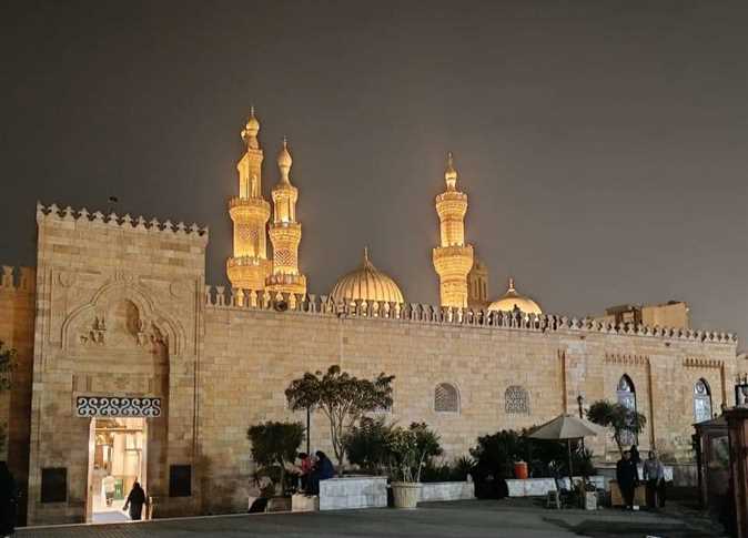 وزير الأوقاف يوجه بعدم إنارة المآذن والقباب والإضاءات الخارجية بالمساجد