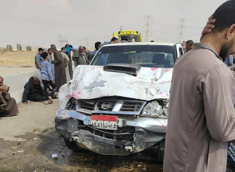 وفاة 3 عمال وإصابة 20 آخرين فى حادث تصادم سيارتين بالصحراوي الشرقي في بني سويف

