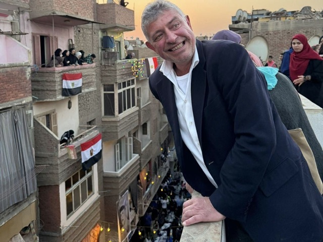 بالصور.. السفير الدنماركي يشارك في إفطار المطرية الجماعي