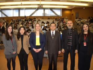 السفير طارق الأنصاري يعزز الحوار الدبلوماسي مع الشباب في CAPMUN 2026 بجامعة أوتاوا