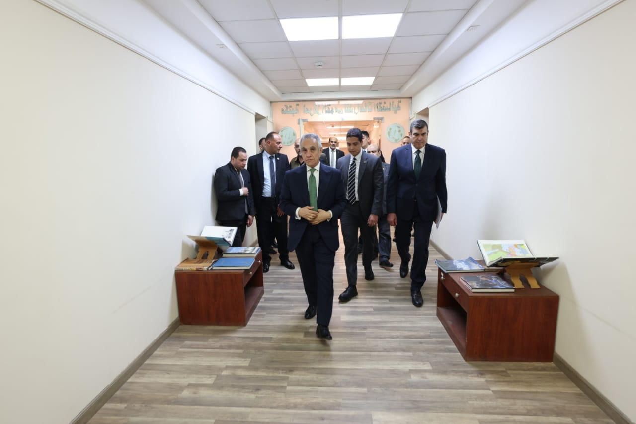 تطبيقا للعمل عن بُعد.. وزير العدل يباشر مهامه من مركز الدراسات ويلتقي نادي مجلس الدولة