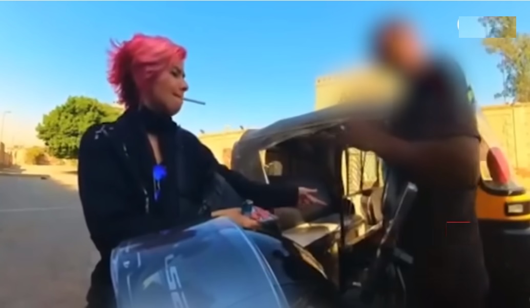 تخفيف حبس سائق توكتوك تحرش بسائحة أجنبية في مقابر الإمام الشافعي إلى سنتين