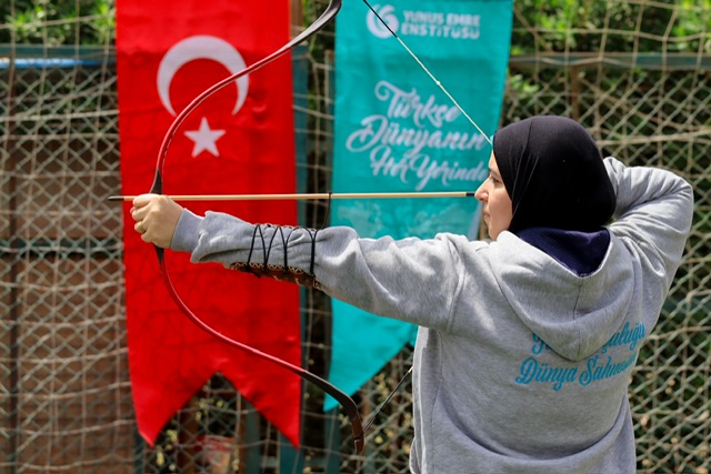 معهد يونس أمره بالقاهرة يطلق دورة لتعليم الرماية التركية التقليدية