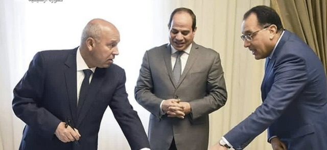 الرئيس السيسي يتفقد مترو الأهرامات ويطلق استكمال حفر الخط الرابع