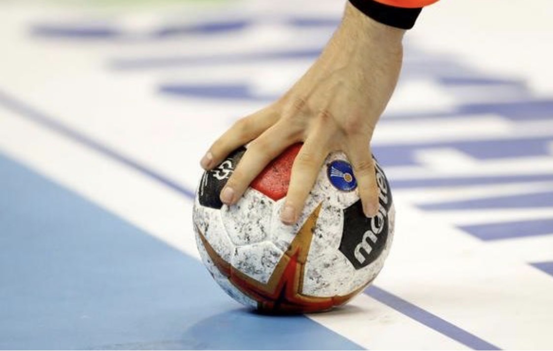 مطالبات بفتح تحقيق في واقعة مخالفة قرار منع حضور أولياء الأمور بمباراة ناشئات كرة اليد بين سموحة وسبورتنج


