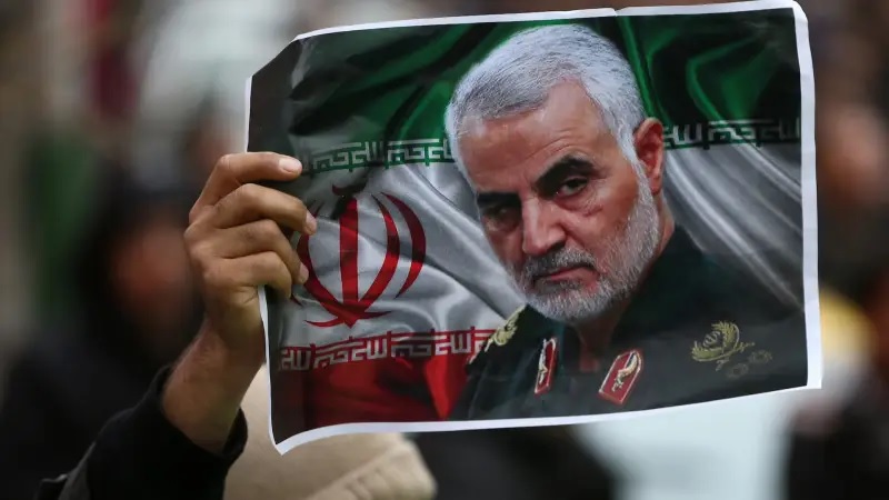 أمريكا تعتقل أقارب قاسم سليماني وتلغي بطاقاتهم الخضراء
