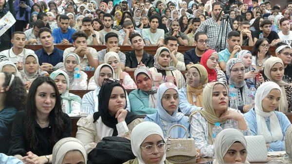 مركز معلومات الوزراء: 81 بالمئة من المصريين يرفضون تفضيل زواج الفتيات على استكمال تعليمهن الجامعى