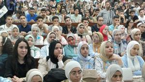 مركز معلومات الوزراء: 81 بالمئة من المصريين يرفضون تفضيل زواج الفتيات على استكمال تعليمهن الجامعى