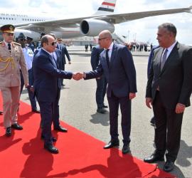 بالصور. مراسم استقبال الرئيس السيسي في نيروبي للمشاركة في أعمال قمة إفريقيا–فرنسا