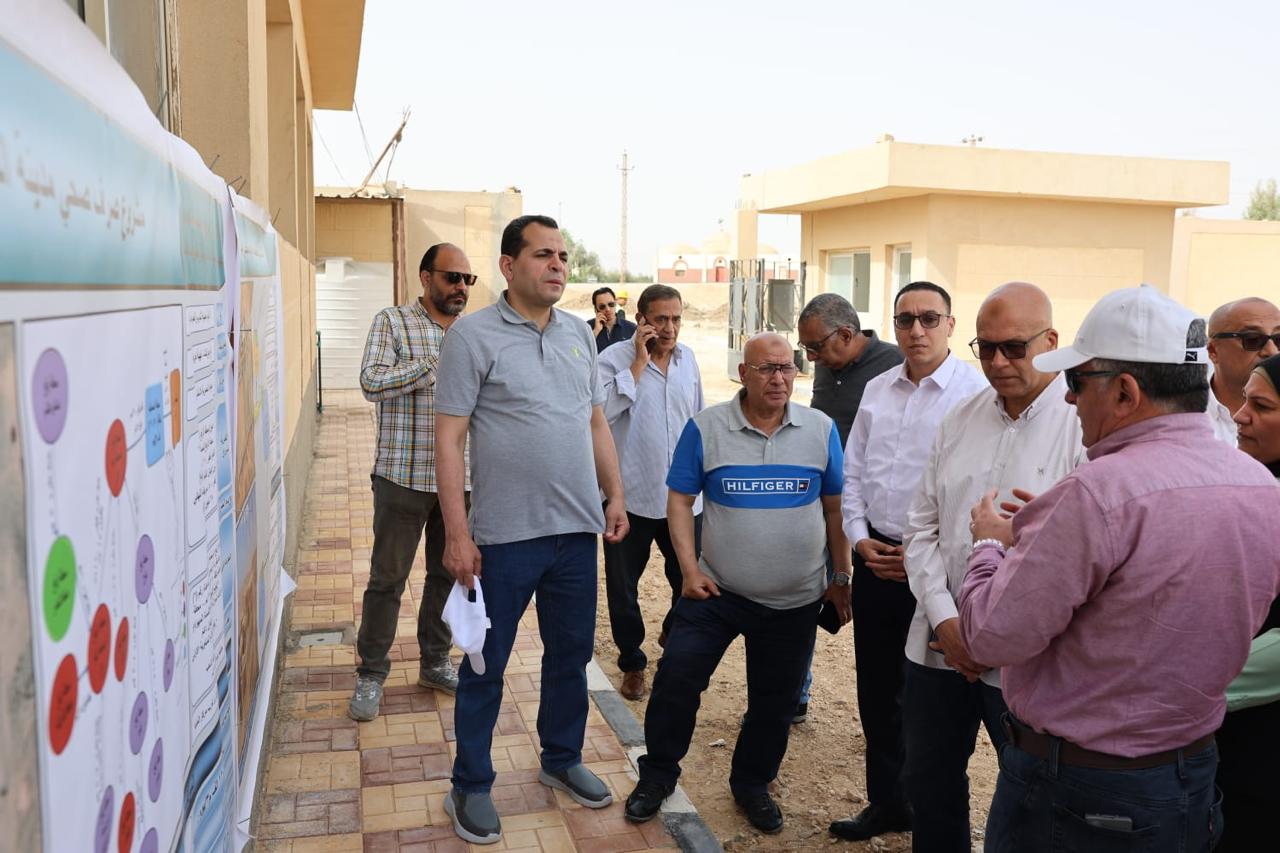 نائب محافظ المنيا يرافق نائب وزيرة الإسكان في جولة ميدانية لتفقد مشروعات مياه الشرب والصرف الصحي