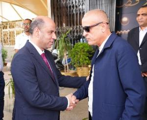 وزير العمل ومحافظ الأقصر يبحثان تعزيز التعاون في التدريب والتشغيل.. وتسليم عقود عمل للشباب

