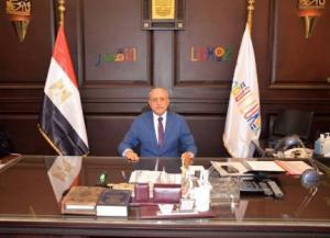 حفاظاً على سلامتهم.. محافظ الأقصر يصدر قراراً بوقف عمل عمال النظافة خلال ساعات الذروة

