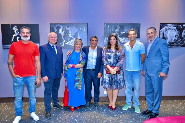 نجوم السينما في معرض السيرك بالروسي