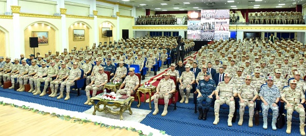 وزير الدفاع يشيد بتضحيات رجال المنطقة الجنوبية العسكرية وجهودهم في الحفاظ على استقرار الحدود