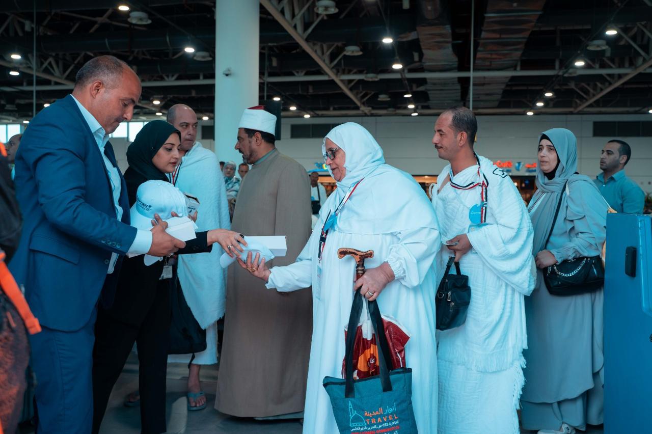 مصر للطيران تبدأ اليوم جسرها الجوي لنقل ضيوف الرحمن وتنقل 4933 حاجًا اليوم وغدًا علي متن 23 رحلة جوية

