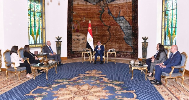 السيسي: استضافة ملايين اللاجئين والمهاجرين مسؤولية إنسانية تتطلب دعمًا دوليًا حقيقيًا لمصر