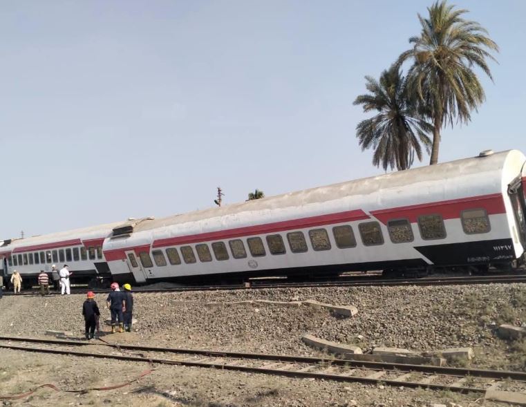 خروج 6 عربات قطار عن القضبان بكفر الزيات بالغربية