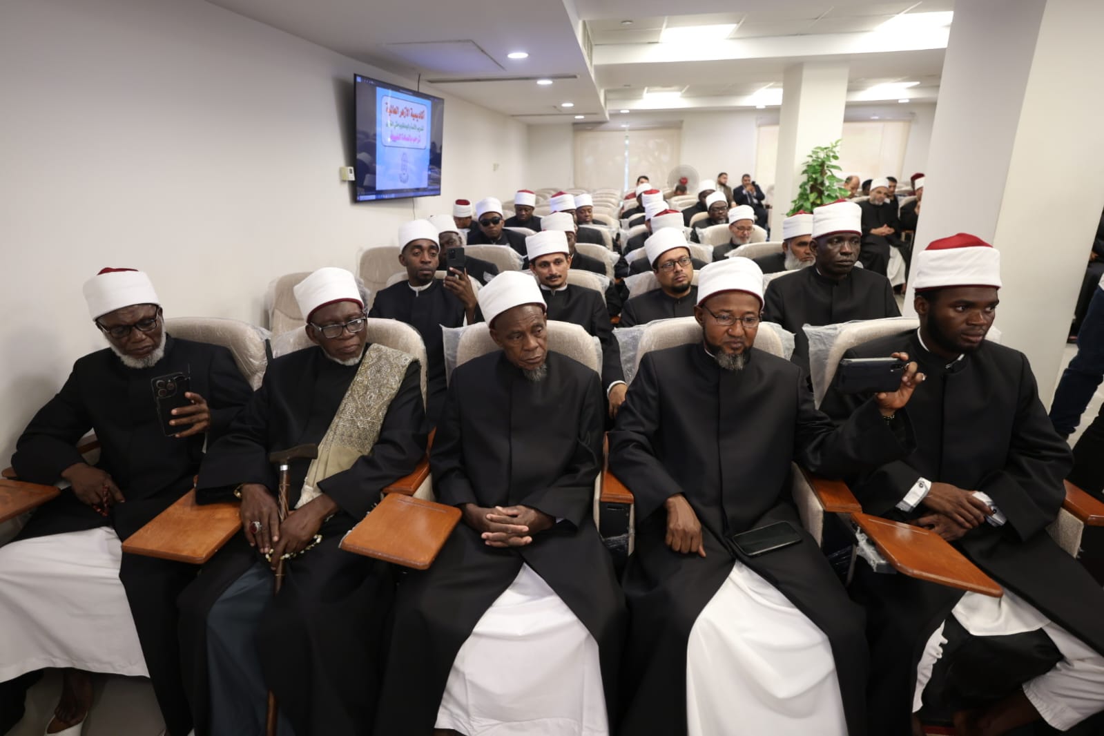 ختام الدورة (142) بأكاديمية الأزهر العالمية لتدريب الأئمة والوعاظ وتأهيل دعاة من 7 دول